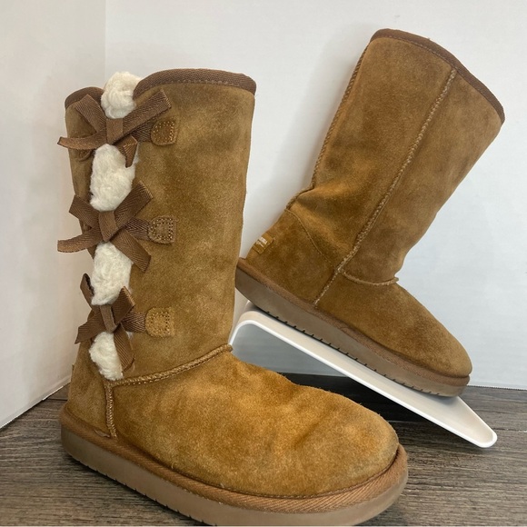 Koolaburra Shoes - Koolaburra by UGG Brown Suede Footwear. No tag- approximately size 7.pre-owned.